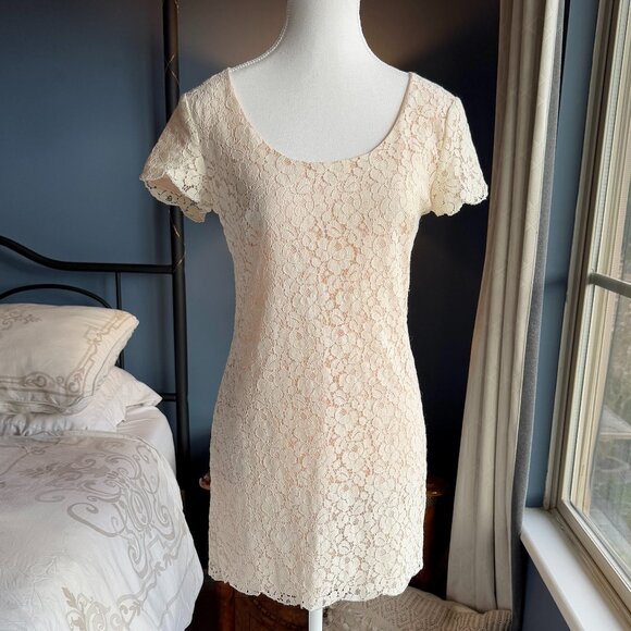 Talula Oji Cream Blush Lace Mini Dress Aritzia - Picture 1 of 7